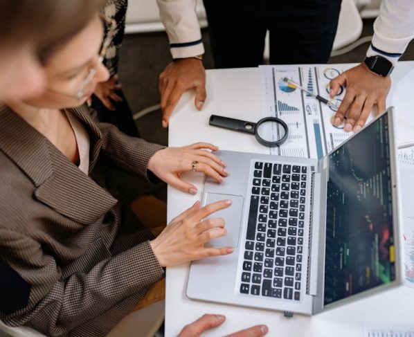 Estratégias de Marketing Digital Integrado: Guia Definitivo 2025