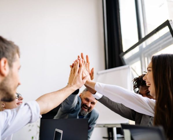 Consultor ou Agência de Marketing: Qual Escolher em 2025?