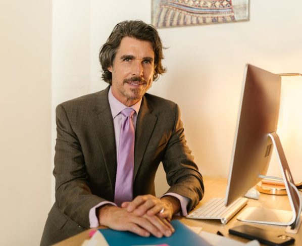 Marketing Digital para Empresas de Serviços: Estratégias Comprovadas com um Consultor Especialista