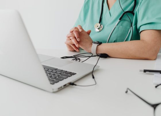 Consultor de Marketing Digital: Performance ou Branding em 2026?